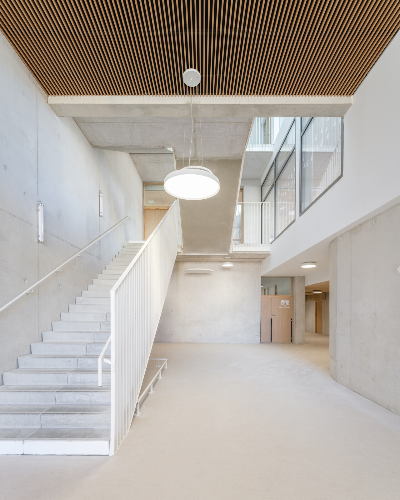 CAP HALL ESCALIER GD